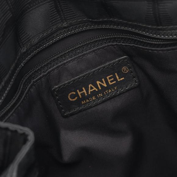 CHANEL Black Canvas Shoulder Bag - Picture 4 of 9